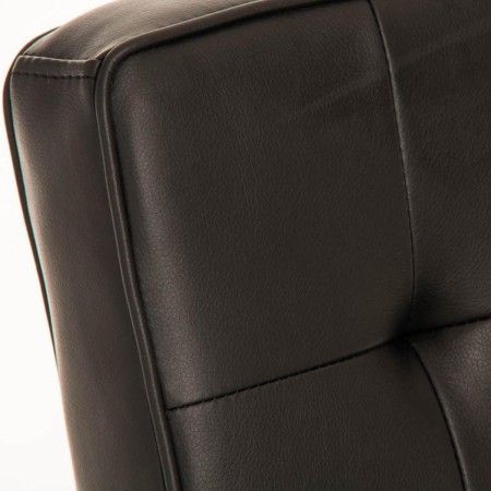 Silla de confidente CHIVO PIEL, estructura metálica, gran acolchado y diseño retro con capitoné en piel color negro