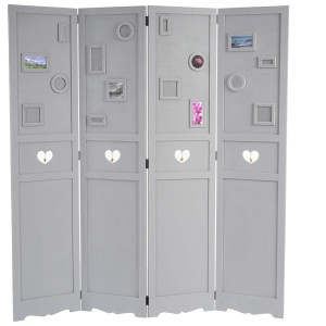 Biombo BROR, 170x160x2cm, estructura de madera con espacios para colocar fotografías