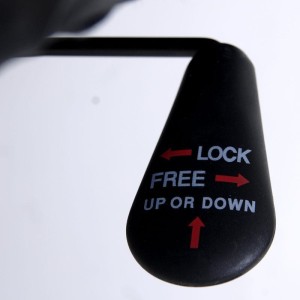 Sillón de oficina ISORA en piel acolchada, negro