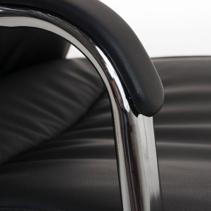 Silla de Confidente CAROL, estructura metálica, en Piel color Negro