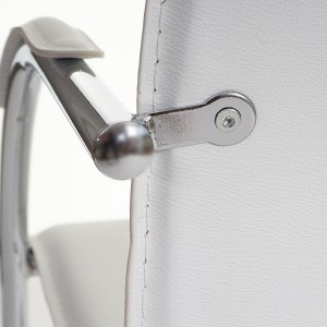 Lote de 2 sillas de confidente ZEUS, estructura metálica y tapizadas en piel sintética de gran calidad