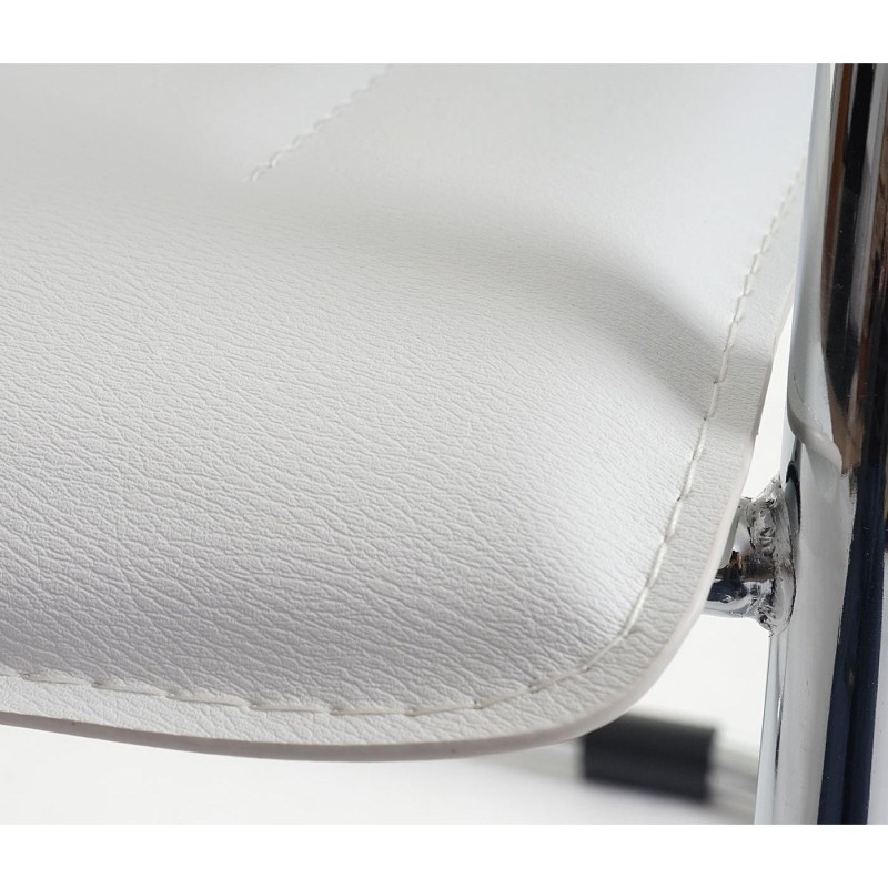 Lote de 2 sillas de confidente ZEUS, estructura metálica y tapizadas en piel sintética de gran calidad