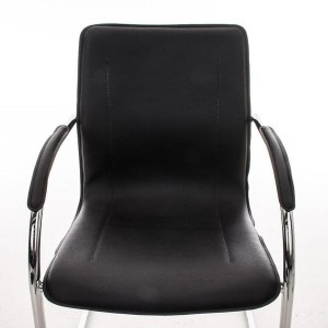 Sillas de confidente FLAP, estructura metálica y elegante diseño en piel color negro