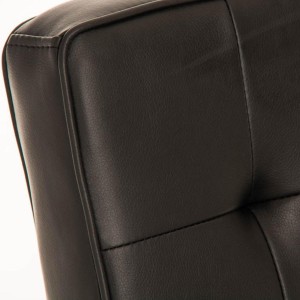 Silla de confidente CHIVO PIEL, estructura metálica, gran acolchado y diseño retro con capitoné en piel color negro