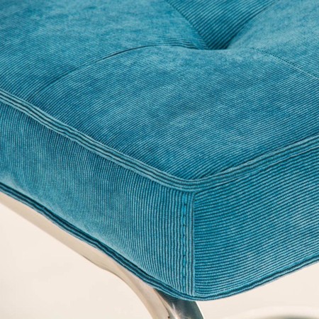 Silla de confidente CHIVO TELA, estructura metálica, gran acolchado y diseño retro con capitoné en tela color azul 2