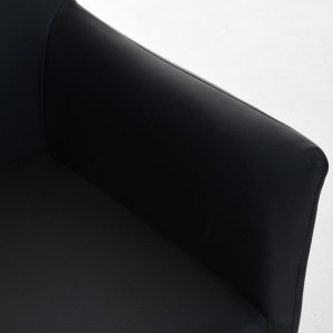Silla de confidente PIRU, moderno y elegante diseño con estructura metálica y tapizada en piel color negro