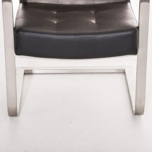 Silla de confidente MORGAL PIEL, de exclusivo y moderno diseño con estructura en acero inoxidable y tapizada en piel negra