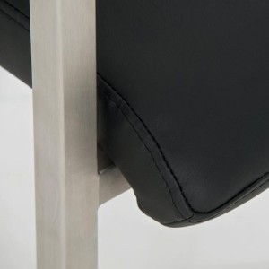 Silla de confidente OWEN. Exclusivo y moderno diseño con estructura en acero inoxidable y tapizada en piel negra