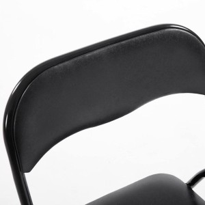 Silla Plegable VINSON. Muy práctica y funcional con estructura metálica negra y tapizada en piel color negro