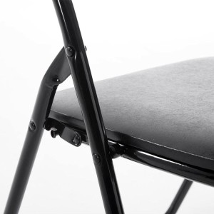 Silla Plegable VINSON. Muy práctica y funcional con estructura metálica negra y tapizada en piel color negro