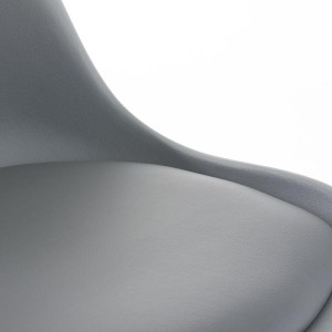 Silla de Diseño / Confidente BOSFORO, exclusivo diseño con patas claras en piel color negro