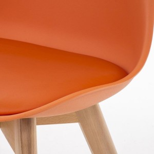 Silla de Diseño / Confidente BOSFORO, exclusivo diseño con patas claras en piel color negro