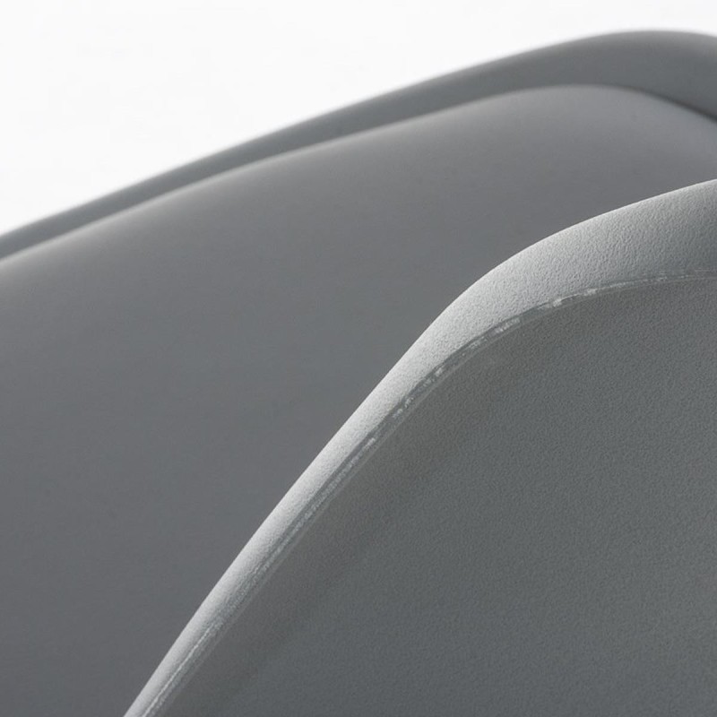 Silla de Diseño / Confidente BOSFORO, exclusivo diseño con patas blancas en piel color negro