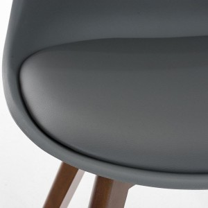 Silla de Diseño / Confidente BOSFORO, exclusivo diseño con patas en nogal en piel color negro