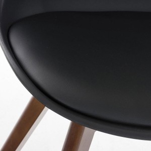 Silla de Diseño / Confidente BOSFORO, exclusivo diseño con patas en nogal en piel color negro