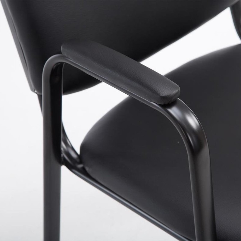 Silla de confidente MOBY PIEL CON BRAZOS, patas negras, color negro