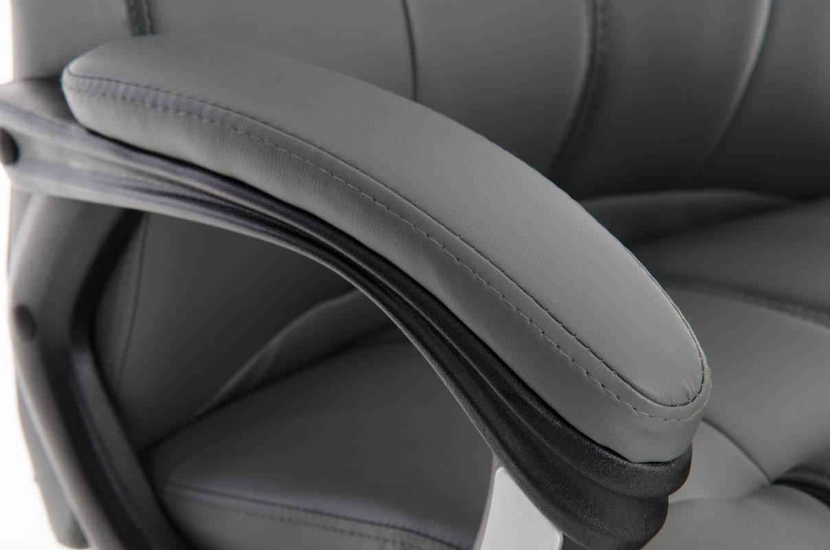Sillón de oficina CONDOR, excelente acolchado, muy robusta, en piel color negro
