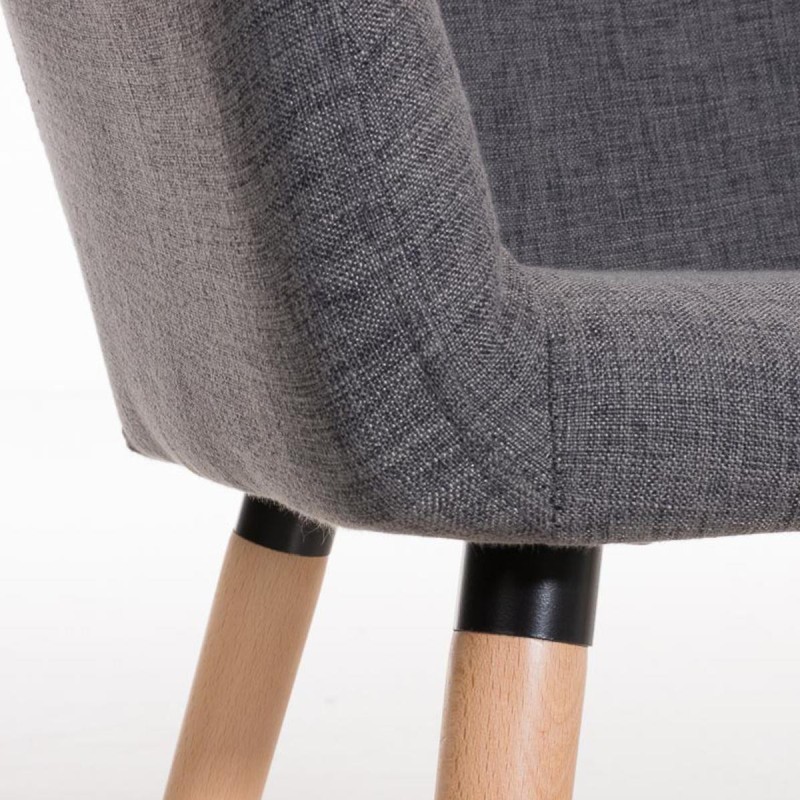Silla de confidente NIEBLA, cuidado diseño con patas en madera tapizada en tela color negro