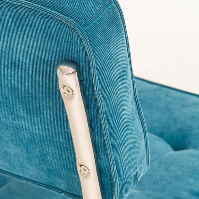 Silla de confidente CHIVO TELA, estructura metálica, gran acolchado y diseño retro con capitoné en tela color naranja