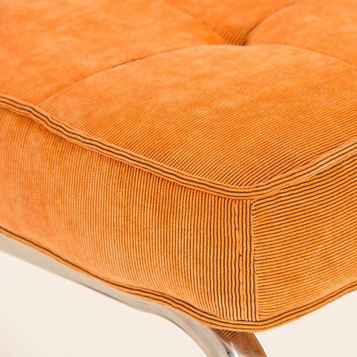 Silla de Confidente CHIVO TELA, Estructura Metálica y Gran Acolchado con Capitoné, color Naranja