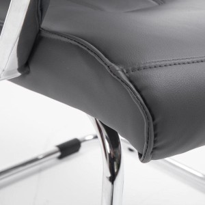 Silla de Confidente BORAU, estructura metálica, en Piel color negro