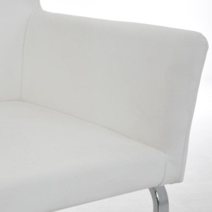 Silla de confidente PIRU, moderno y elegante diseño con estructura metálica y tapizada en piel color negro