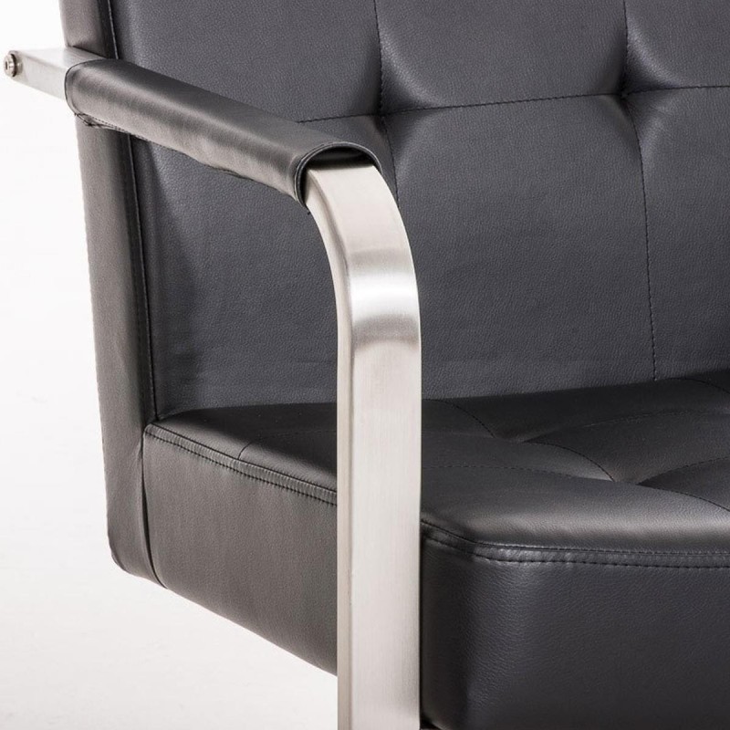 Silla de confidente MORGAL PIEL, de exclusivo y moderno diseño con estructura en acero inoxidable y tapizada en piel negra