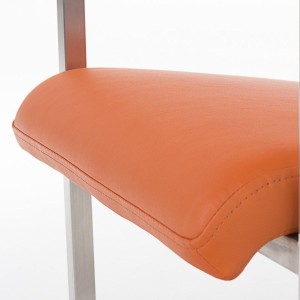 Silla de confidente OWEN. Exclusivo y moderno diseño con estructura en acero inoxidable y tapizada en piel negra
