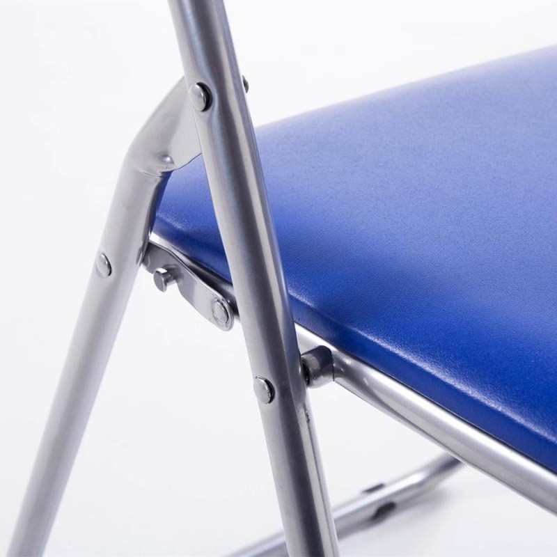 Silla Plegable VINSON. Muy práctica y funcional con estructura metálica negra y tapizada en piel color negro