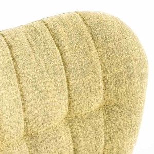 Silla de confidente ELGAR, precioso diseño con patas en madera. Gran acolchado con tapizado en capitoné en tela color negro