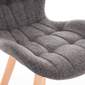 Silla de confidente ELGAR, precioso diseño con patas en madera. Gran acolchado con tapizado en capitoné en tela color negro