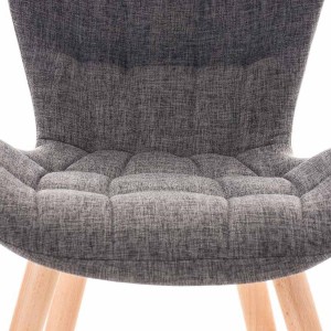 Silla de confidente ELGAR, precioso diseño con patas en madera. Gran acolchado con tapizado en capitoné en tela color negro