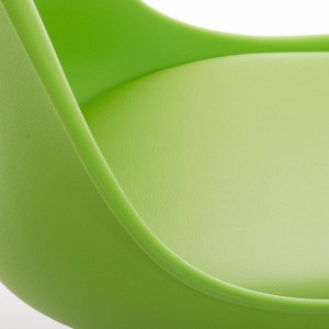 Silla de Diseño / Confidente BOSFORO, exclusivo diseño con patas oscuras en piel color negro