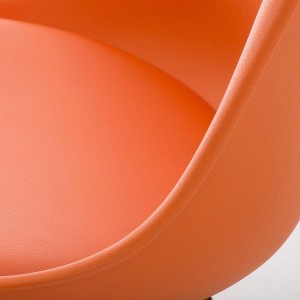 Silla de Diseño / Confidente BOSFORO, exclusivo diseño con patas oscuras en piel color negro