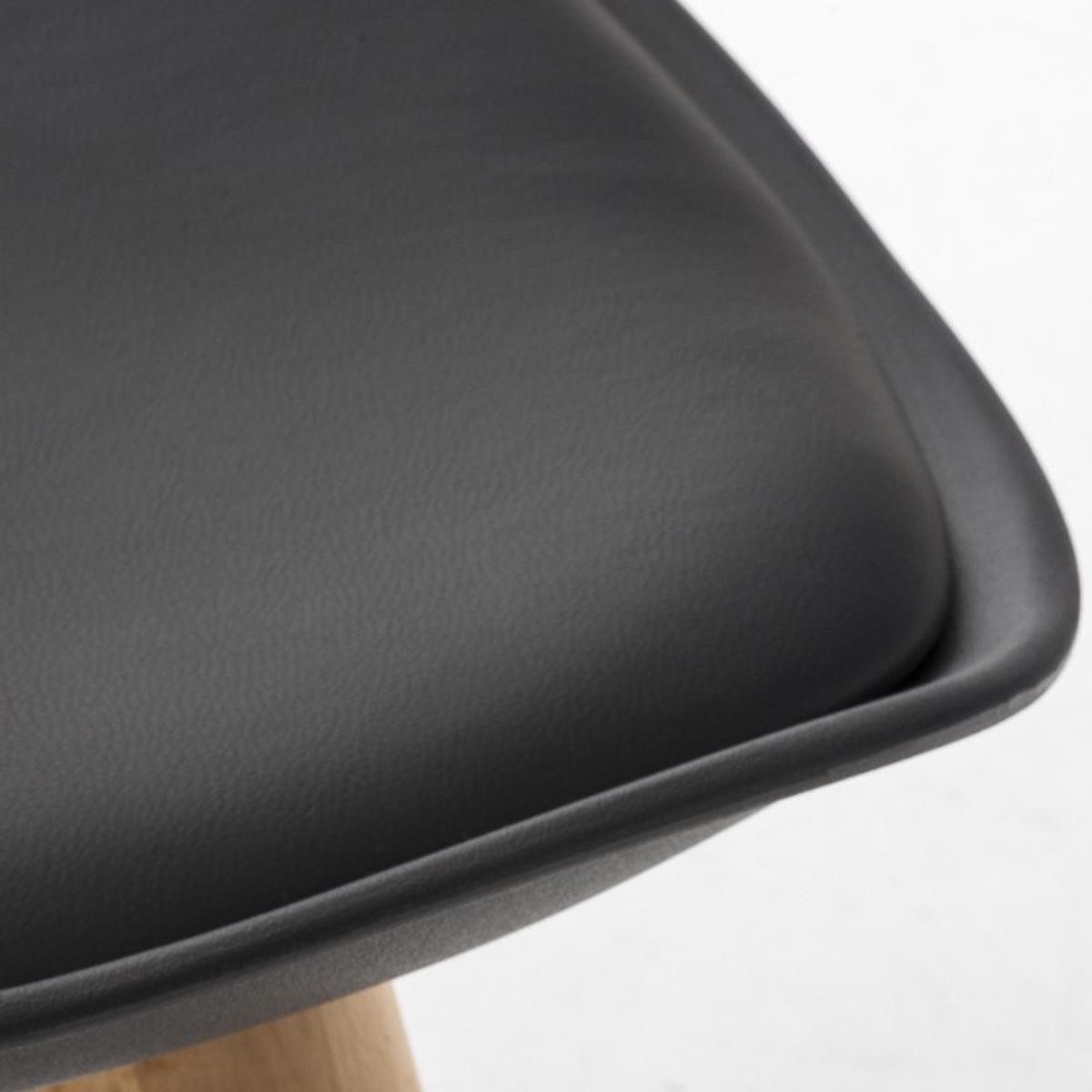 Silla de Diseño / Confidente BOSFORO, Patas de Madera Claras, Estructura en Plástico y Piel color Negro