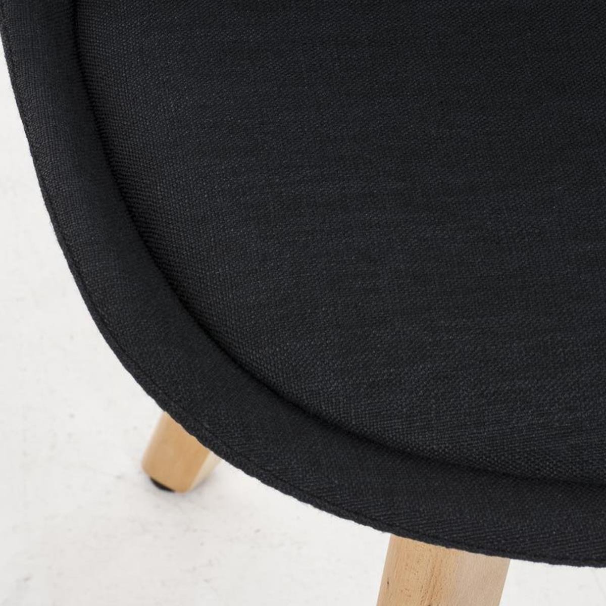 Silla de Diseño / Confidente BOSFORO, Patas de Madera Claras, Tapizada en Tela color Negro