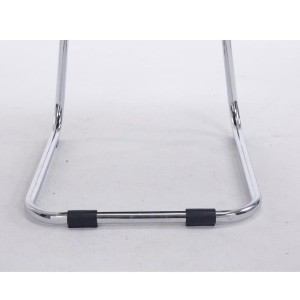 Silla de confidente BORAU TELA, estructura metálica, en color negro