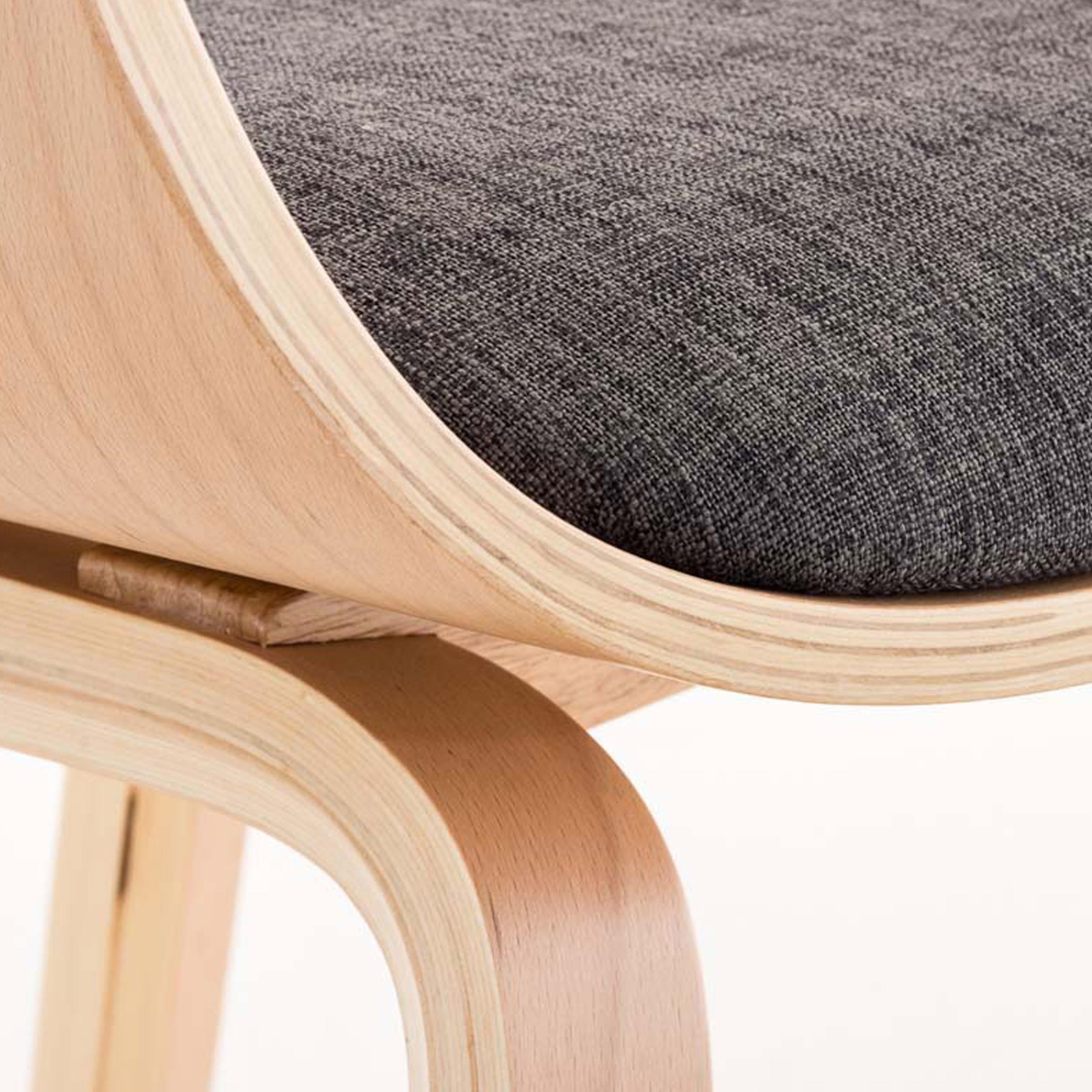 Silla de Confidente BUTAN TELA exclusivo diseño, estructura en madera color haya y negro