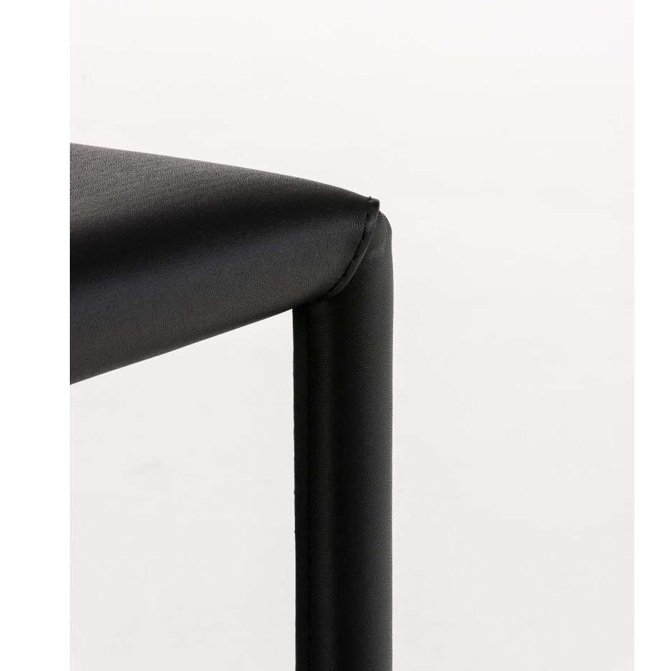 Silla de Confidente LAURA, Diseño Moderno, Tapizada en Piel color Negro