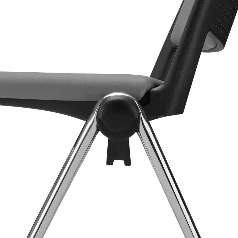 Silla de confidente CARINA, apilable, piel negra, patas cromadas