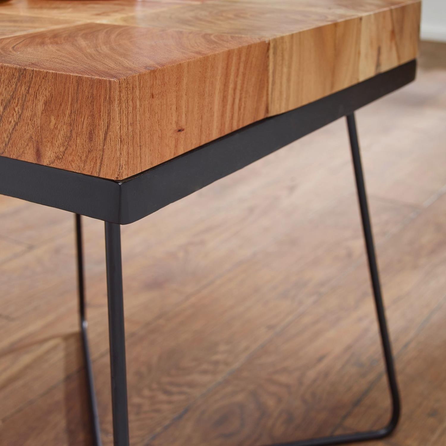 Mesa Auxiliar TUCANO, Exclusivo Diseño, Dimensiones 45x45cm, Fabricación Madera Maciza, Color Acacia