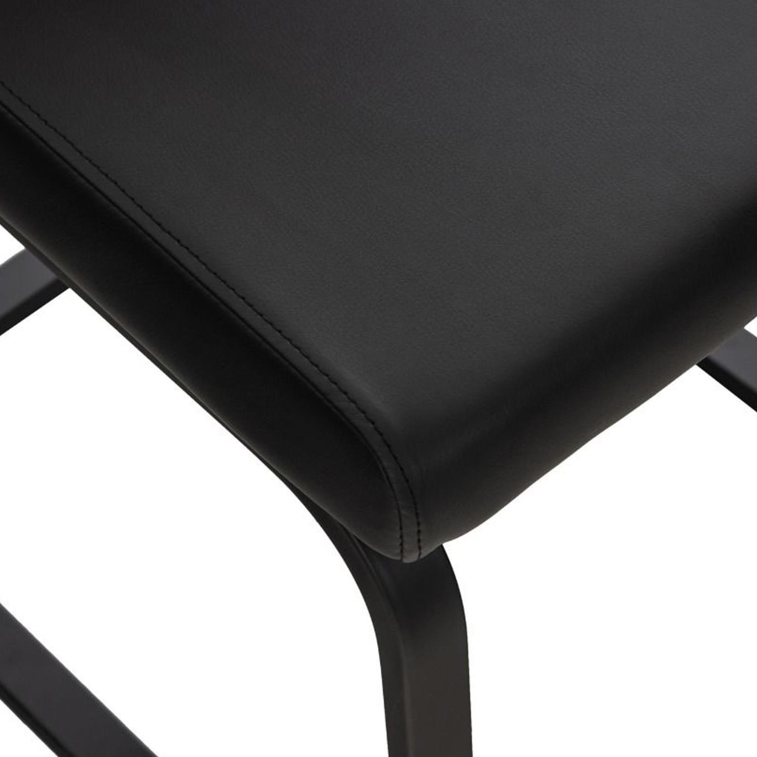 Silla de Confidente ELARA, Gran Acolchado, Tapizada en Piel color Negro