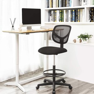 Silla de oficina MOKI, diseño moderno y funcional, en malla traspirable color negro