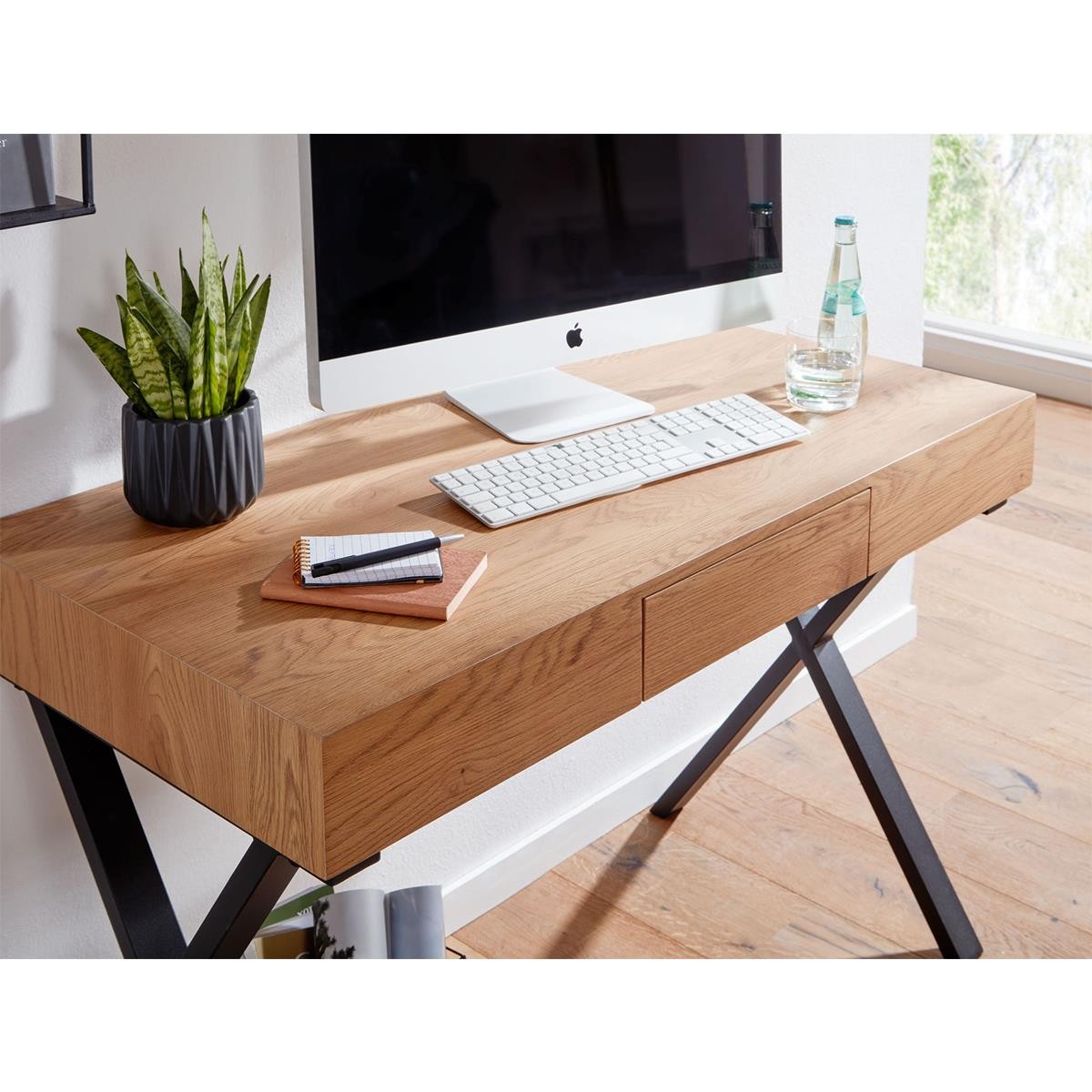 Mesa de Oficina AMALIA, 105x55x76 cm, Patas de Metal Negro, Superficie de Madera color Roble