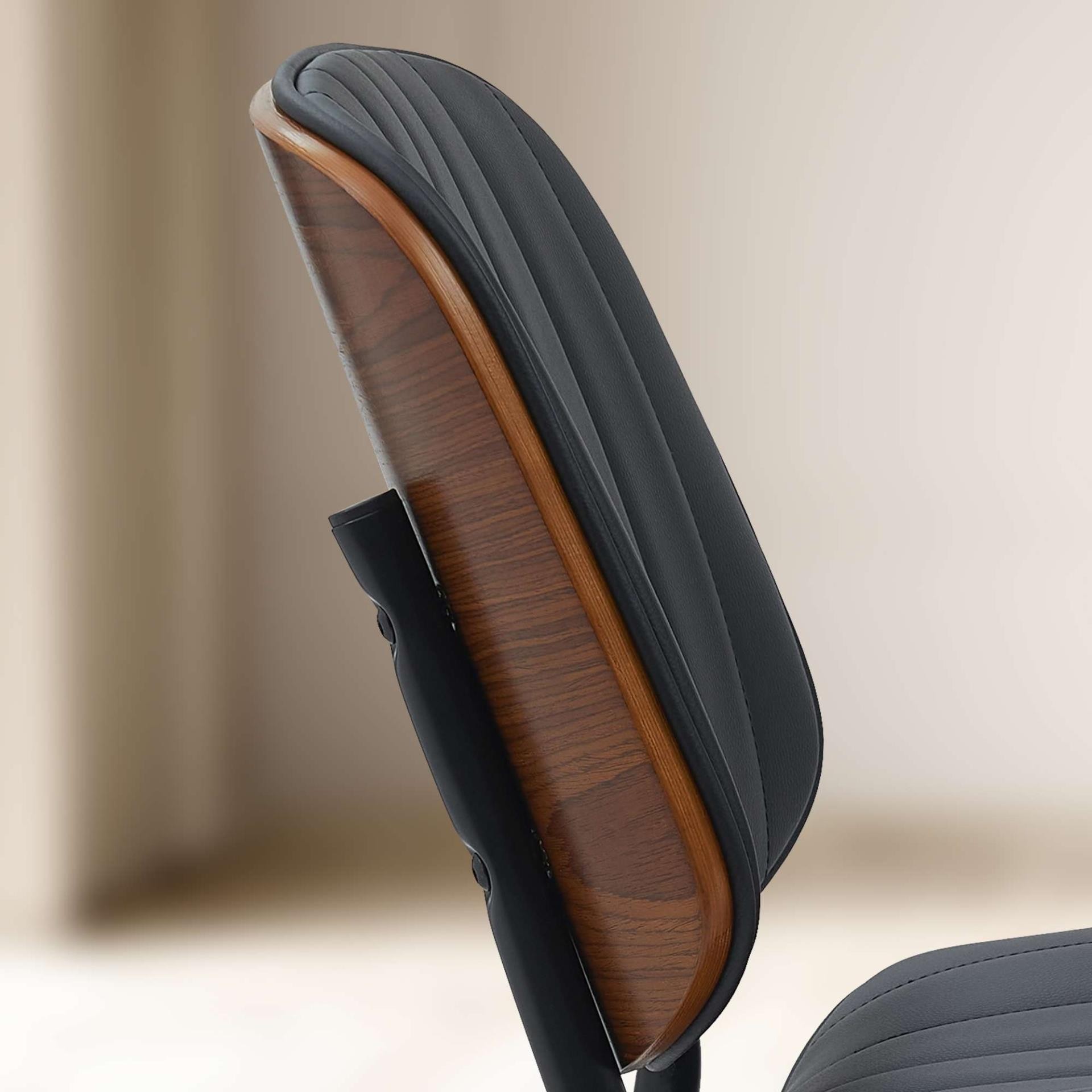 Silla de Confidente YUMI, Diseño Exclusivo, Revestimiento de Madera color Nogal, en Piel color Negro