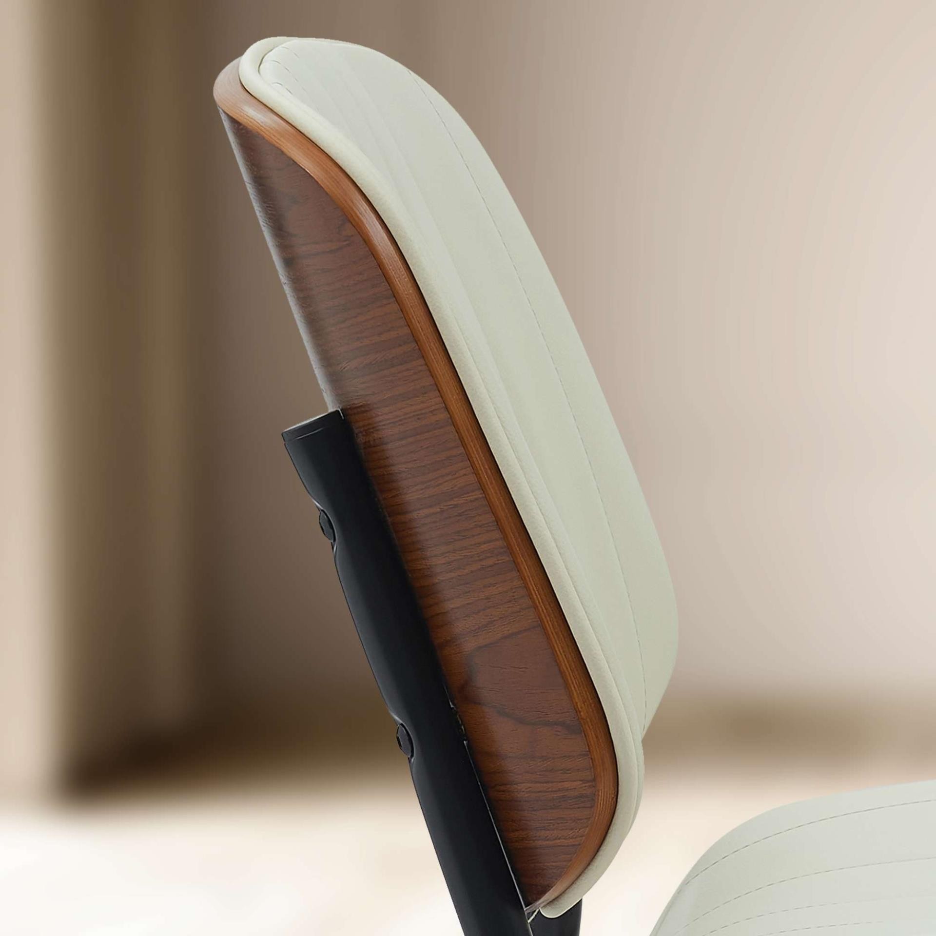 Silla de Confidente YUMI, Diseño Exclusivo, Revestimiento de Madera color Nogal, en Piel color Negro