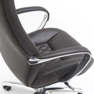 Sillón TINDAYA, diseño ergonómico homologado 8 horas y tapizado en piel natural color negro