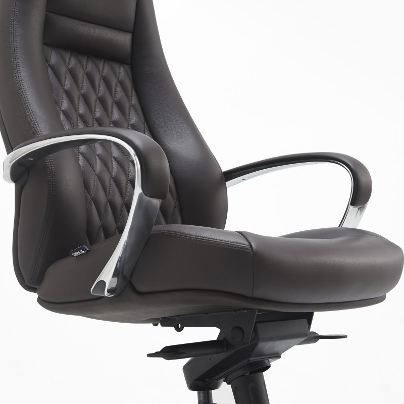 Sillón TINDAYA, diseño ergonómico homologado 8 horas y tapizado en piel natural color negro