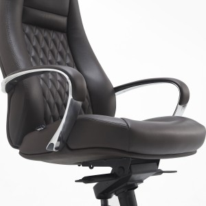 Sillón TINDAYA, diseño ergonómico homologado 8 horas y tapizado en piel natural color negro